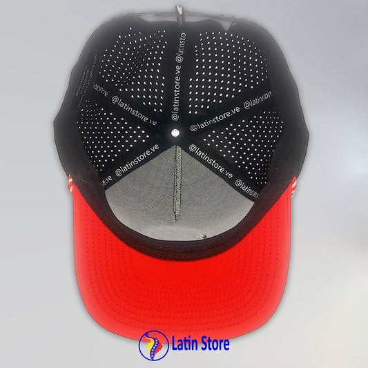 Gorra Latin Store "Los Buenos Somos Más" Snapback en Negro y Rojo