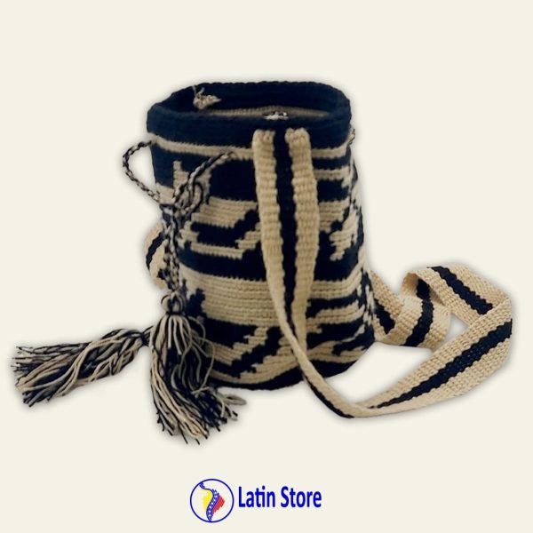 Mochila Wayuu Artesanal – Edición Ónix y Arena